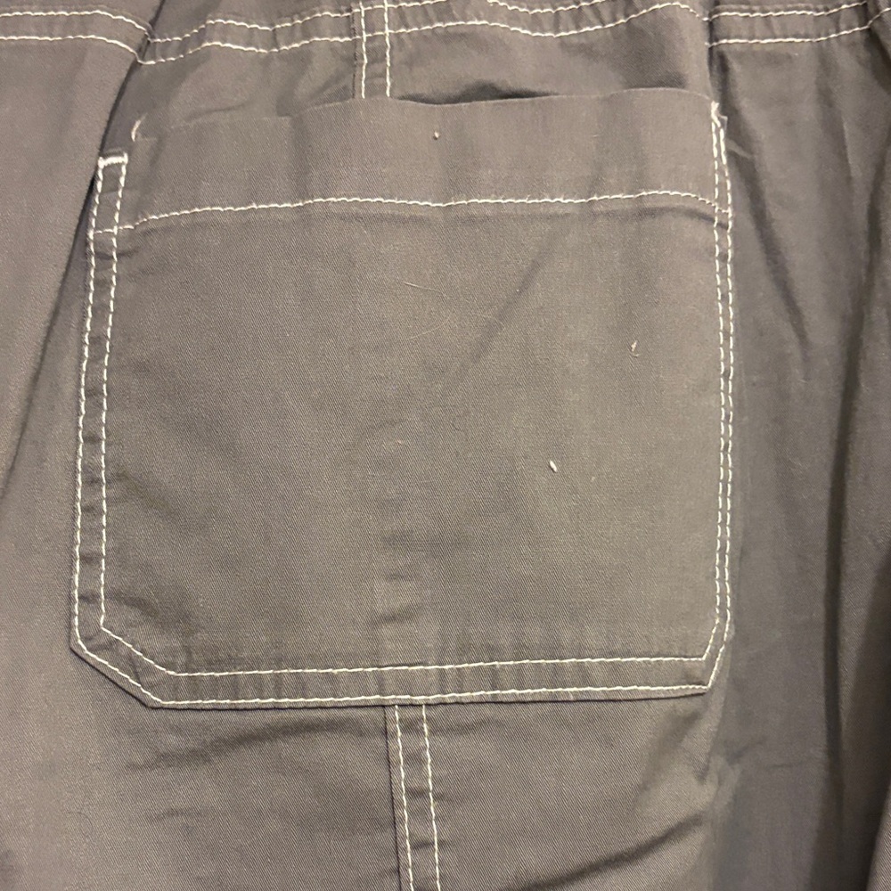 NWT-Gray Cargo Capri Pants - Picture 6 of 9